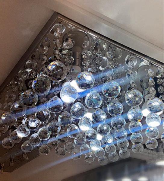 Lustre De Cristal Acrilico Alto Brilho Para Sala de Jantar 30X30 Suporta 4 Lâmpadas - CASA CRISTALLE Imagem de Lustre De Cristal Acrilico Alto Brilho Para Sala de Jantar 30X30 Suporta 4 Lâmpadas