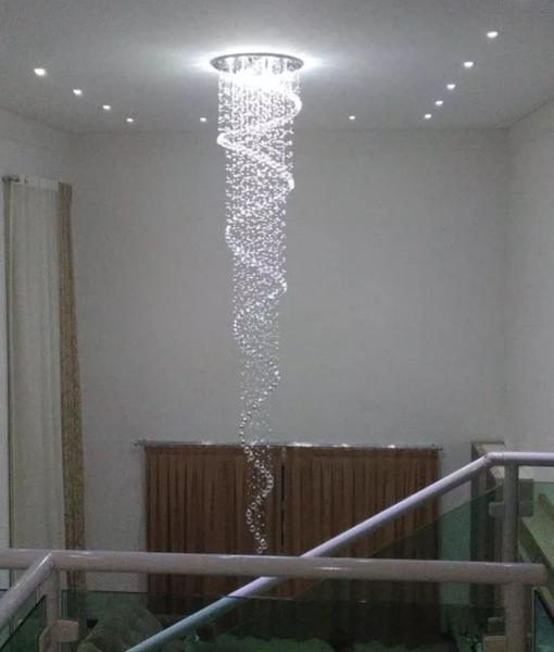 Imagem de Lustre De Cristal Com 2,90 Metros De Altura, No Modelo Espiral, Para Vão De Escada