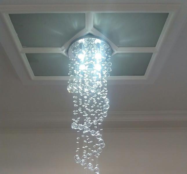 Imagem de Lustre Espiral De Cristais Legítimos k9, Com 1,70Cm De Altura, Para Hall De Entrada E Escritório