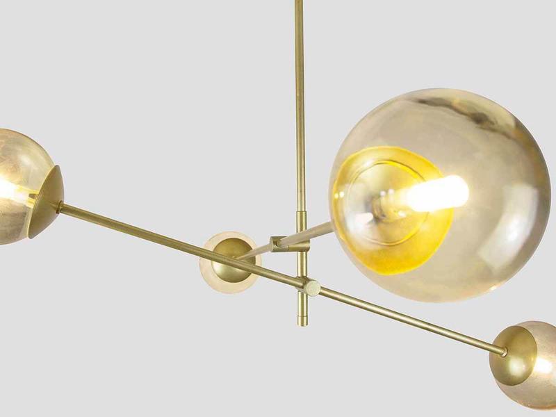 Imagem de Lustre Lirio com 4 Globos Esfera de Vidro Âmbar - OURO