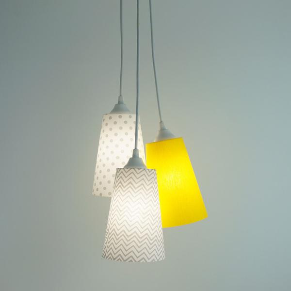 Imagem de Lustre Pendente Bebê Chevron Cinza, Branco E Amarelo