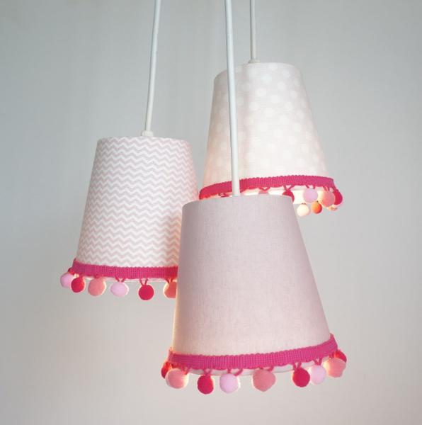 Imagem de Lustre Pendente Menina Cacho Pompom Tons de Rosa