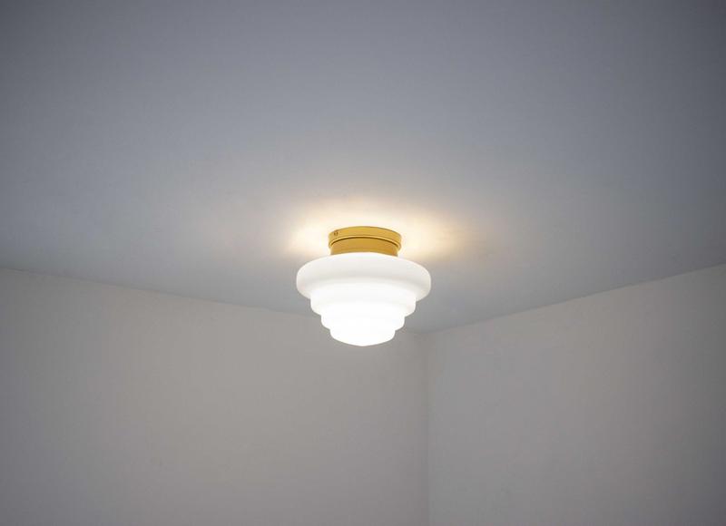 Imagem de Lustre Plafon Dourado Escada Colmeia Retro Vidro Branco 152