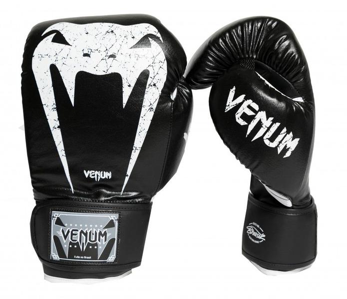 Imagem de Luva De Boxe Giant Brasil Preta 14Oz Venum