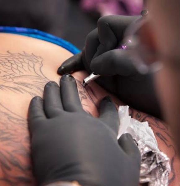 Luva Nitrílica Para Tatuador, Tattoo, Estúdio De Tatuagem e Estética Cor Preta Tam. G Profissional - TALGE Imagem de Luva Nitrílica Para Tatuador, Tattoo, Estúdio De Tatuagem e Estética Cor Preta Tam. G Profissional