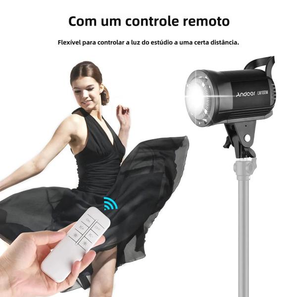 Luz de Vídeo LED 100W 5600K - Regulável, Bowens Mount e Controle Remoto para Transmissão Imagem de Luz de Vídeo LED 100W 5600K - Regulável, Bowens Mount e Controle Remoto para Transmissão
