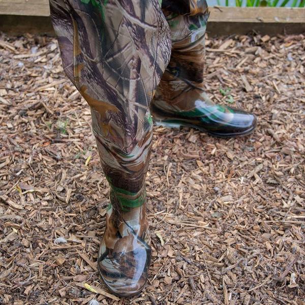 Imagem de Macacão Impermeável Camuflado Com Bota Tipo Jardineira para Caça e Pesca