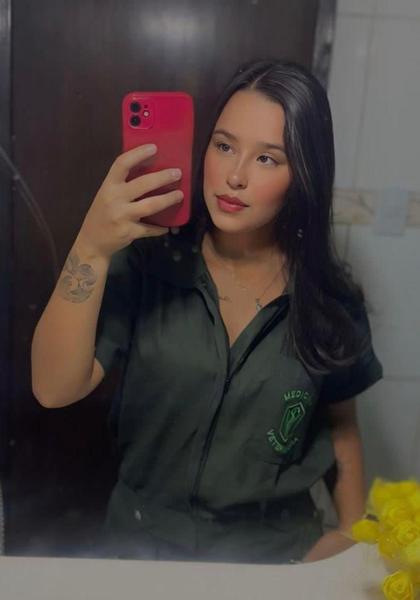 Macacão Veterinário Femenino - Brim leve 100% Algodão * Manga Curta Verde Escuro Musgo. - Vestmedic e-commerce Semeab Imagem de Macacão Veterinário Femenino - Brim leve 100% Algodão * Manga Curta Verde Escuro Musgo.