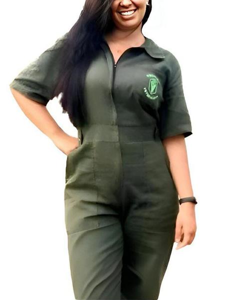 Macacão Veterinário Femenino - Brim leve 100% Algodão * Manga Curta Verde Escuro Musgo. - Vestmedic e-commerce Semeab Imagem de Macacão Veterinário Femenino - Brim leve 100% Algodão * Manga Curta Verde Escuro Musgo.