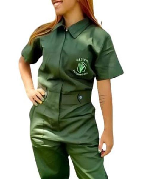 Macacão Veterinário Femenino - Brim leve 100% Algodão * Manga Curta Verde Escuro Musgo. - Vestmedic e-commerce Semeab Imagem de Macacão Veterinário Femenino - Brim leve 100% Algodão * Manga Curta Verde Escuro Musgo.