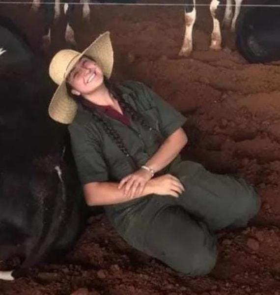 Imagem de Macacão Veterinário Femenino / Brim leve 100% Algodão Manga Curta Verde Escuro Musgo.