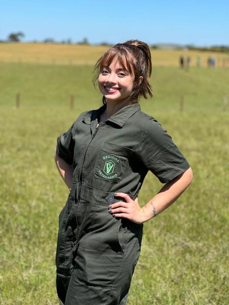 Imagem de Macacão Veterinário Unissex Verde Bandeira Manga Curta em tecido Brim Leve 100% algodão Vestmedic.