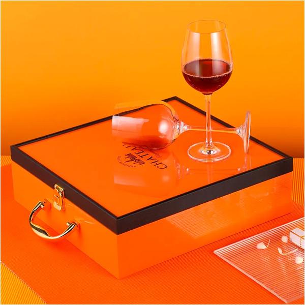 Imagem de Maleta Porta Vinho Em Madeira Kit com Duas Taças Cor Laranja Luxo Modelo Chateau