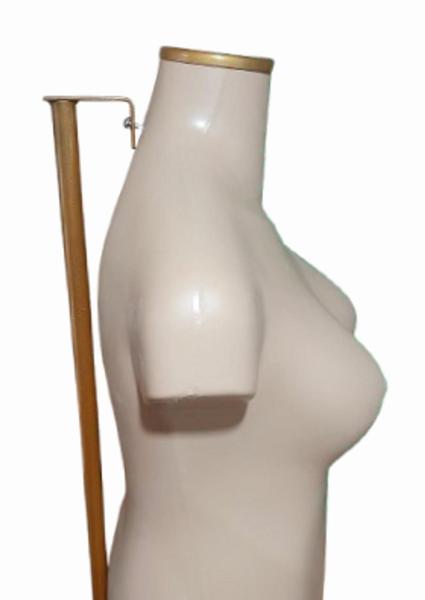 Imagem de Manequim feminino (Busto Plus size GG) bege com tampa + pedestal H Golden.