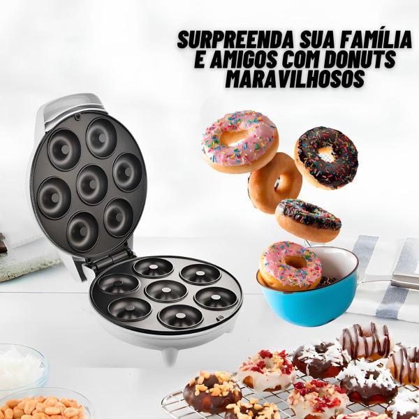 Imagem de Máquina de Fazer Donuts Antiaderente para 7 Rosquinhas  Prática e Eficiente, 110V