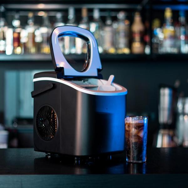 Máquina de Gelo Portátil Sebem Preta 2 litros 12kg Imagem de Máquina de Gelo Portátil Sebem Preta 2 litros 12kg
