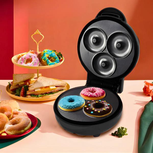 Imagem de Máquina de Mini Donuts Preta Faz 3 Rosquinhas 110v