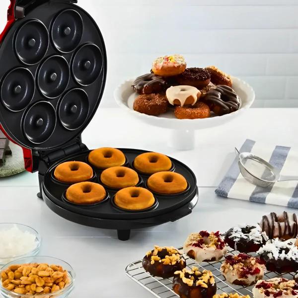 Máquina Mini Donuts Vermelha 7 Rosquinhas Confeitaria 220v - Great Choice Imagem de Máquina Mini Donuts Vermelha 7 Rosquinhas Confeitaria 220v