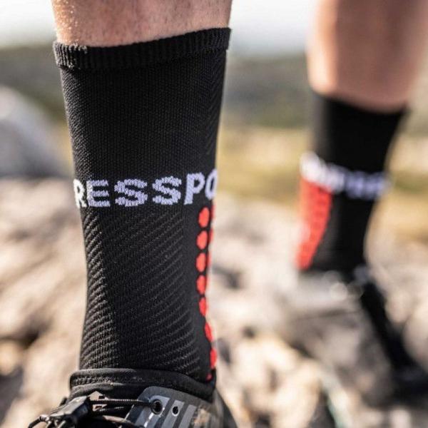 Imagem de Meia de compressão Compressport para Trilha Ultra Trail Socks v4