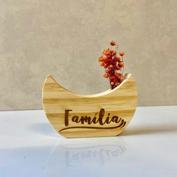 Meia Lua Familia - Palavras de Madeira - Flow a Home Imagem de Meia Lua Familia - Palavras de Madeira