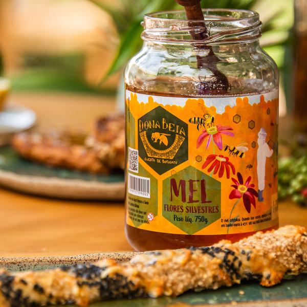 Mel Puro de Abelha Florada Silvestre e Cipo Uva 900g 100% Natural Dona Beia Imagem de Mel Puro de Abelha Florada Silvestre e Cipo Uva 900g 100% Natural Dona Beia