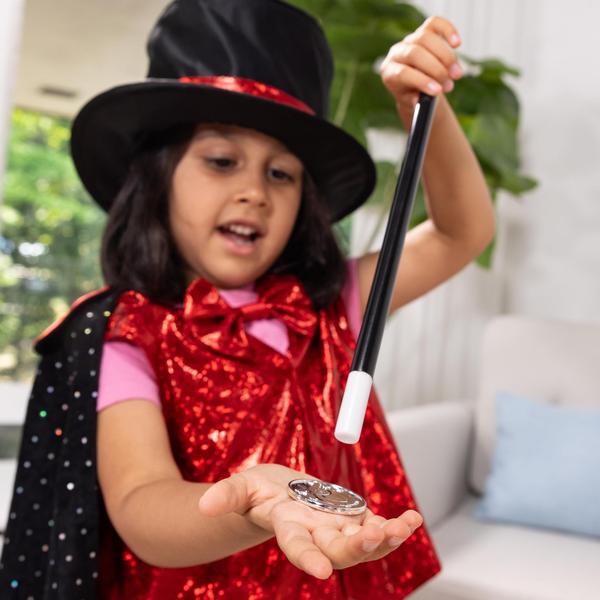 Melissa & Doug Magician Role Play Costume Set - Inclui Chapéu, Capa, Varinha, Truques Mágicos Embalagem Sem Frustração Imagem de Melissa & Doug Magician Role Play Costume Set - Inclui Chapéu, Capa, Varinha, Truques Mágicos Embalagem Sem Frustração