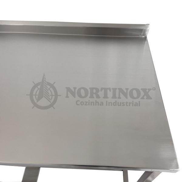 Mesa Aço Inox Profissional 140x70x90 cm com Espelho e 1 Prateleira Fenestrada Nortinox Imagem de Mesa Aço Inox Profissional 140x70x90 cm com Espelho e 1 Prateleira Fenestrada Nortinox