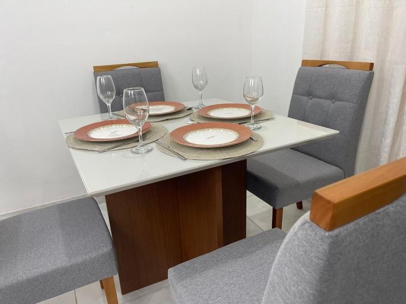 Imagem de Mesa de Jantar Helo 0.90x0.90 Com 4 Cadeiras Nicole  Mel/Off White/Cinza