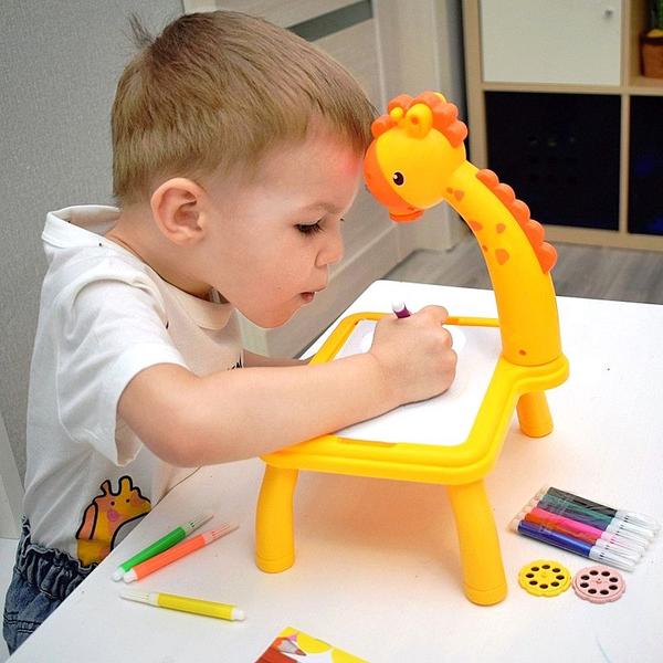 Imagem de Mesa que Projeta Desenhos Contornar Colorir Girafinha com Canetinhas e 24 Imagens