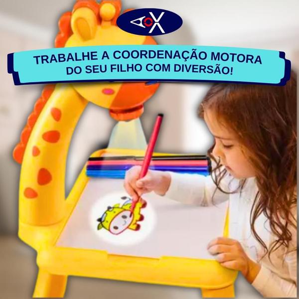 Imagem de  Mesinha de Lousa Girafinha com desenhos de projeção e Canetinhas