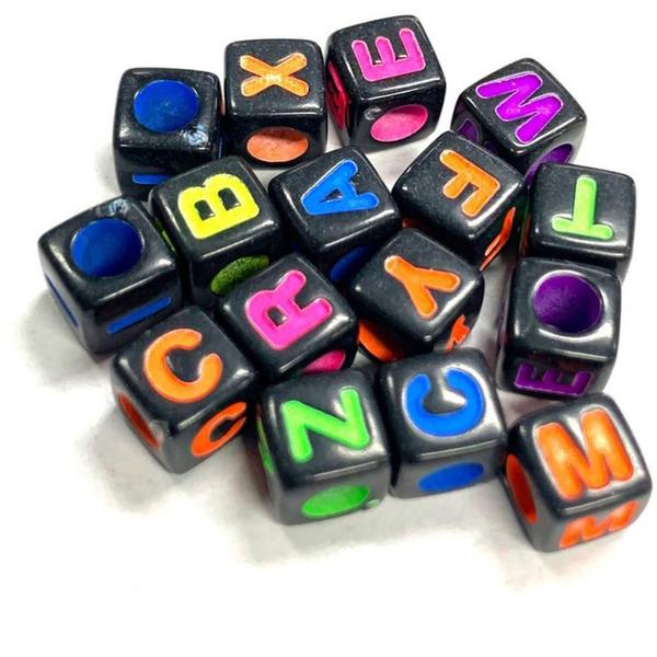 Miçanga Conta Dado Letras 6X6MM 25G - KIT Imagem de Miçanga Conta Dado Letras 6X6MM 25G