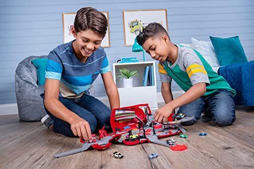 Imagem de Micro Máquinas Corvette Raceway Transformando Corvette em Raceway Playset - Toy Cars for Kids and Collectors - Collect Them All - Amazon Exclusive