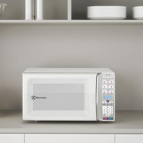 Imagem de Micro-ondas Electrolux 34L Branco com Função Tira Odor e Manter Aquecido (MEO44)