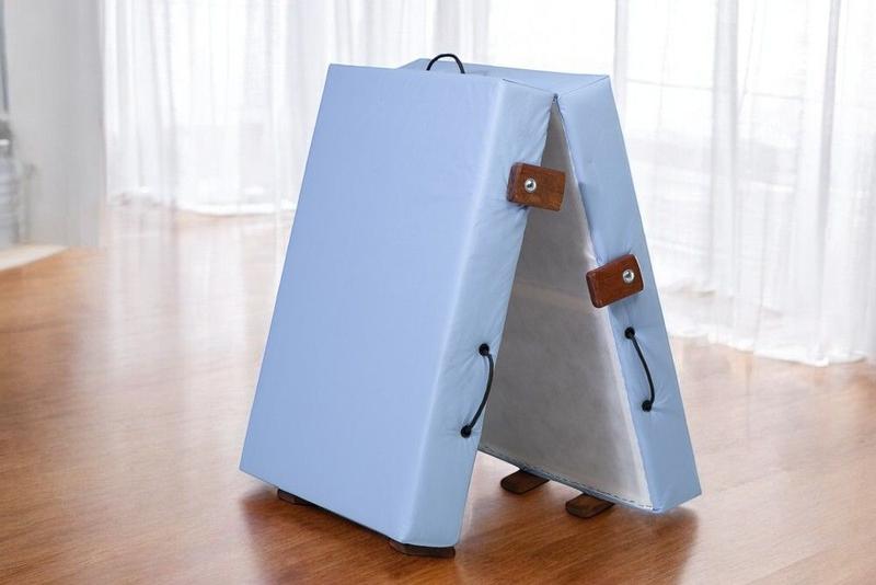 Mini Cama Infantil, Dobrável, para Creche, Escolinha 0,55x1,32x14cm Altura Cor Azul - Kenko Premium Imagem de Mini Cama Infantil, Dobrável, para Creche, Escolinha 0,55x1,32x14cm Altura Cor Azul
