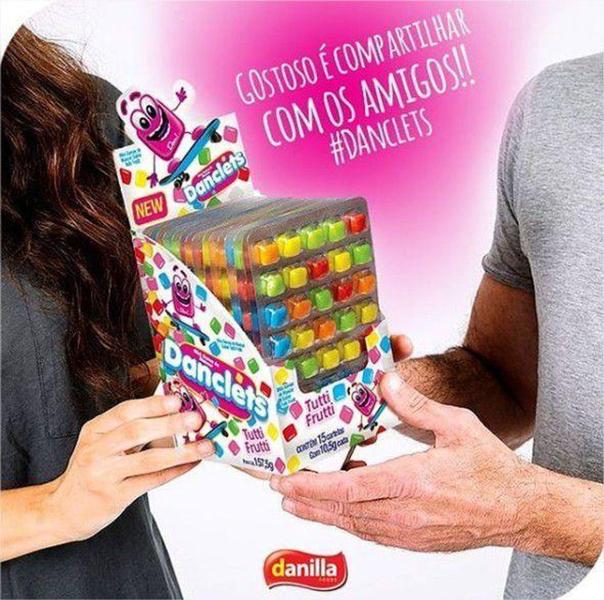 Mini Chicletes Danclets Tutti Frutti 1CX com 15 Cartelas Danilla Imagem de Mini Chicletes Danclets Tutti Frutti 1CX com 15 Cartelas Danilla