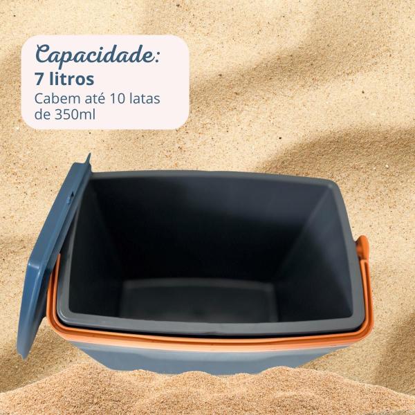 Imagem de Mini Cooler Pratico De Plastico Caixa Térmica Compacta Portatil 7 Litros Cabem 10 Latas de 350ml Com Descanso de Copo Cor Azul com Alça Laranja