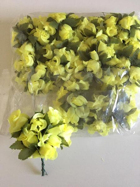 Imagem de Mini flor artificial rosa em tecido amarelo S97112B E22