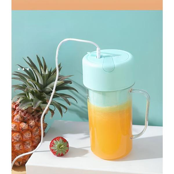 Mini Liquidificador Portátil Para Shake Whey Vitamina Squeeze Fitness Imagem de Mini Liquidificador Portátil Para Shake Whey Vitamina Squeeze Fitness