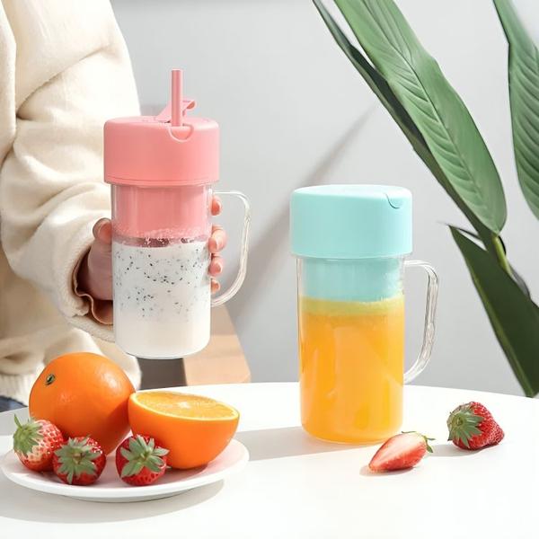 Mini Liquidificador Portátil Para Shake Whey Vitamina Squeeze Fitness Imagem de Mini Liquidificador Portátil Para Shake Whey Vitamina Squeeze Fitness
