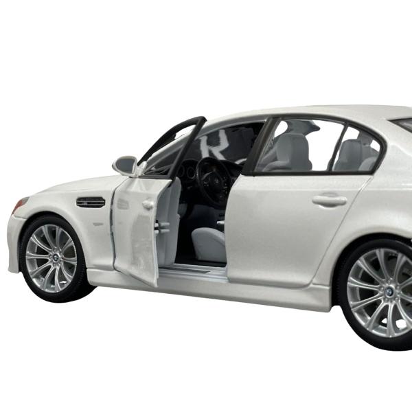 Imagem de Miniatura Carro BMW M5 Branco 1/18 Maisto 31144