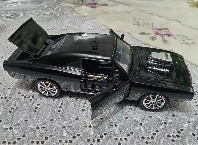 Imagem de Miniatura Carro Dodge Charger R/T (1970) do Toretto Velozes e Furiosos 7 - Escala 1/24