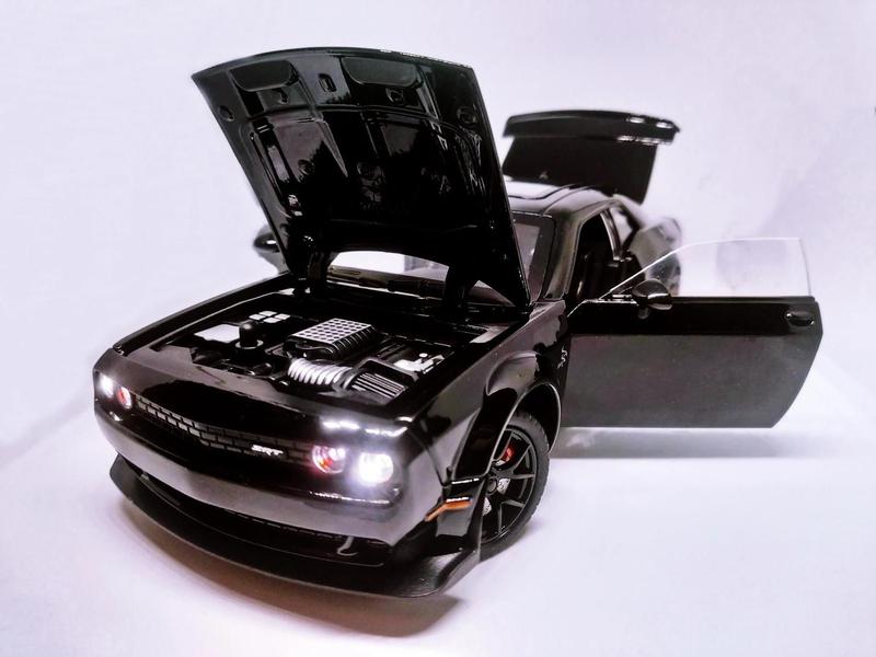 Imagem de Miniatura Carro Muscle Car Dodge Challenger Hellcat SRT (2014) - Escala 1/24