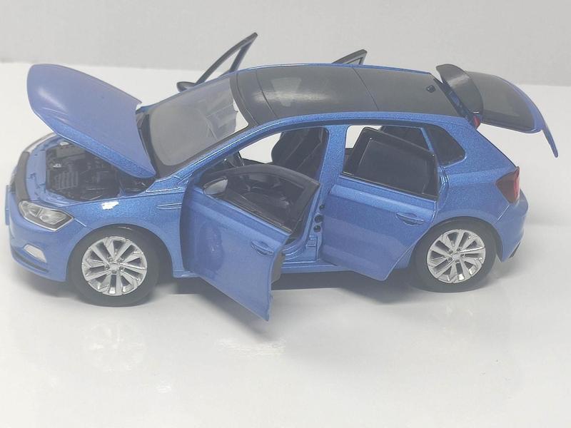 Imagem de Miniatura carro vw new polo 1:32 abre 4 portas luz