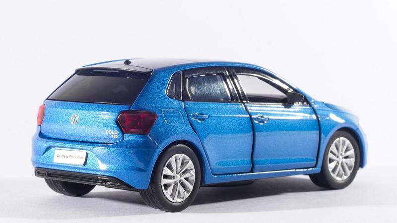 Imagem de Miniatura carro vw new polo 1:32 abre 4 portas luz