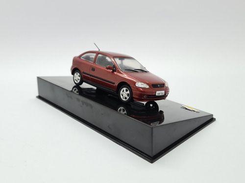 Imagem de Miniatura Chevrolet Astra 1999 Bordô Metal Escala 1:43