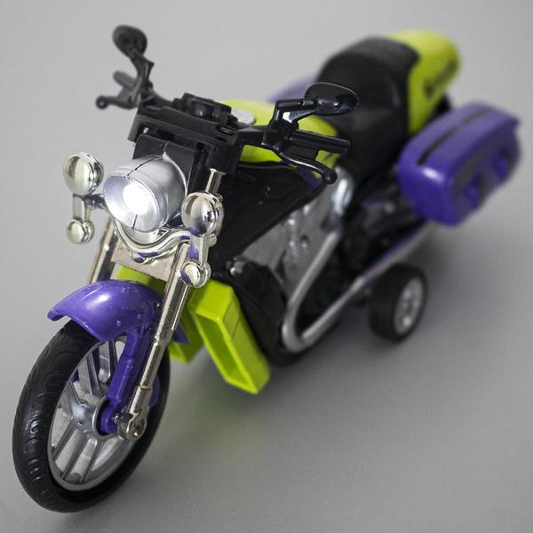 Imagem de Miniatura de ferro moto custom para viagem