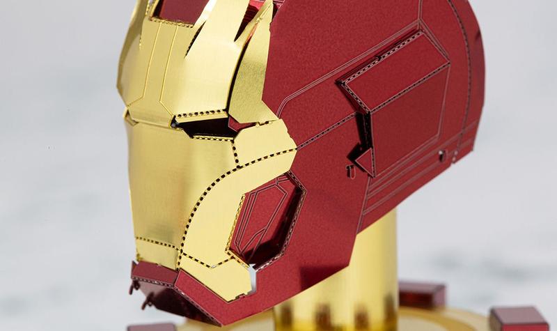 Miniatura De Montar Metal Earth Marvel Aveng Iron Man Helmet Imagem de Miniatura De Montar Metal Earth Marvel Aveng Iron Man Helmet
