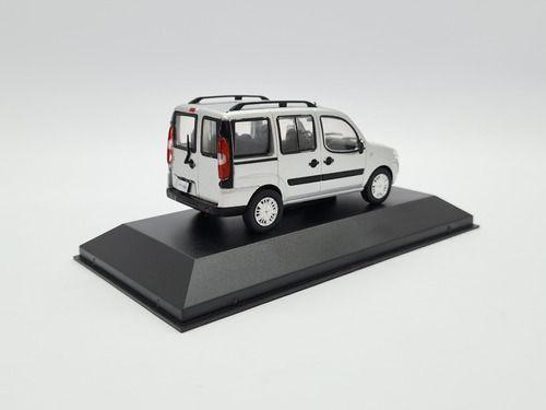 Imagem de Miniatura Fiat Doblô 2010 Prata Metal 1:43