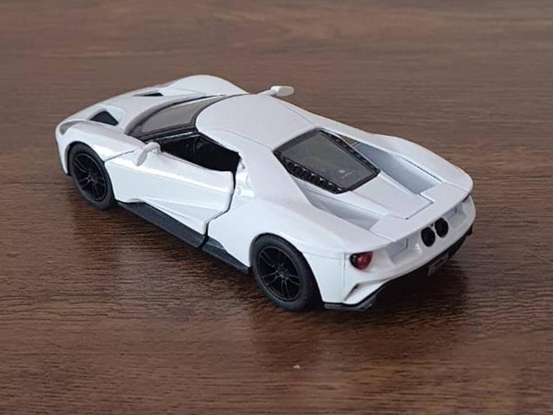 Imagem de Miniatura Ford GT 2017 Kinsmart 1/38 Metal e Fricção Branca