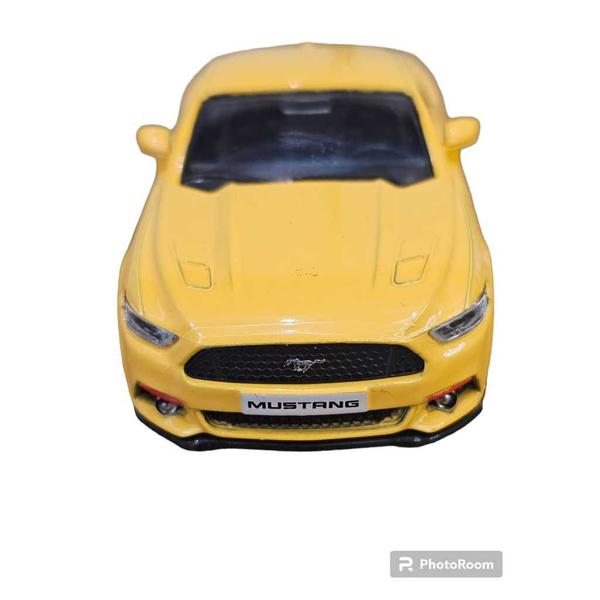 Imagem de Miniatura Ford Mustang GT 2015 RMZ 1/38 Metal e Fricção Amarelo Brilhante